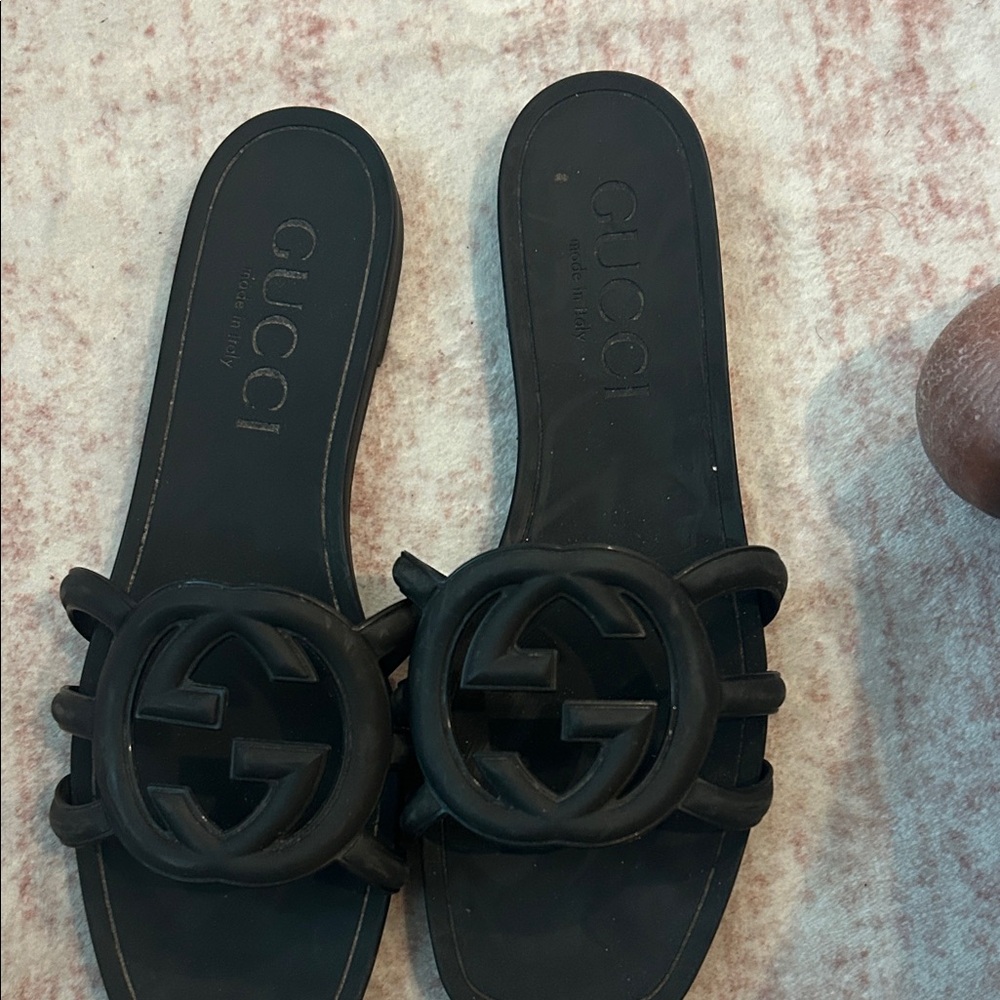 Gucci Black Interlocking G Rubber Slide Sandals 100% authentic. - Picture 3 of 3